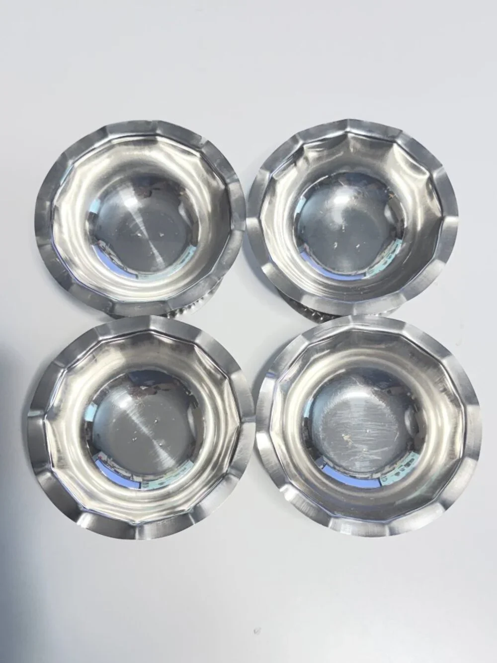Lot of 4 Thunder Group SLSSD003 3.5oz Stainless Steel Footed Base Sherbit Dish